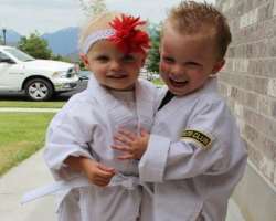 An interesting fact for the fans is that she and her twin brother Paxton are both popular on social media. 
